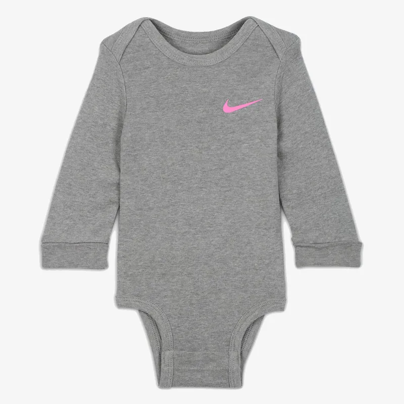 Nike Essentials 