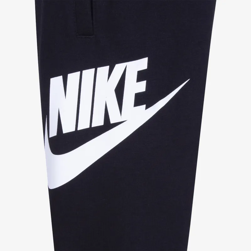 Nike Sportswear Club 