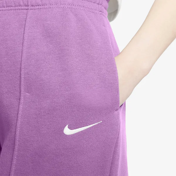 Nike Sportswear Essential Collection 