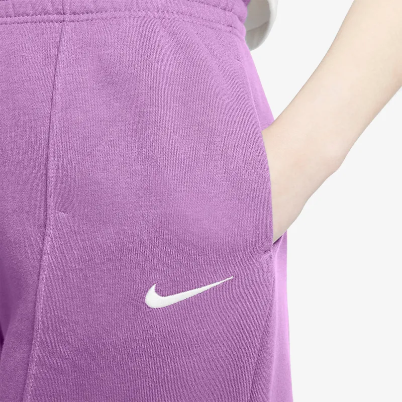 Nike Sportswear Essential Collection 