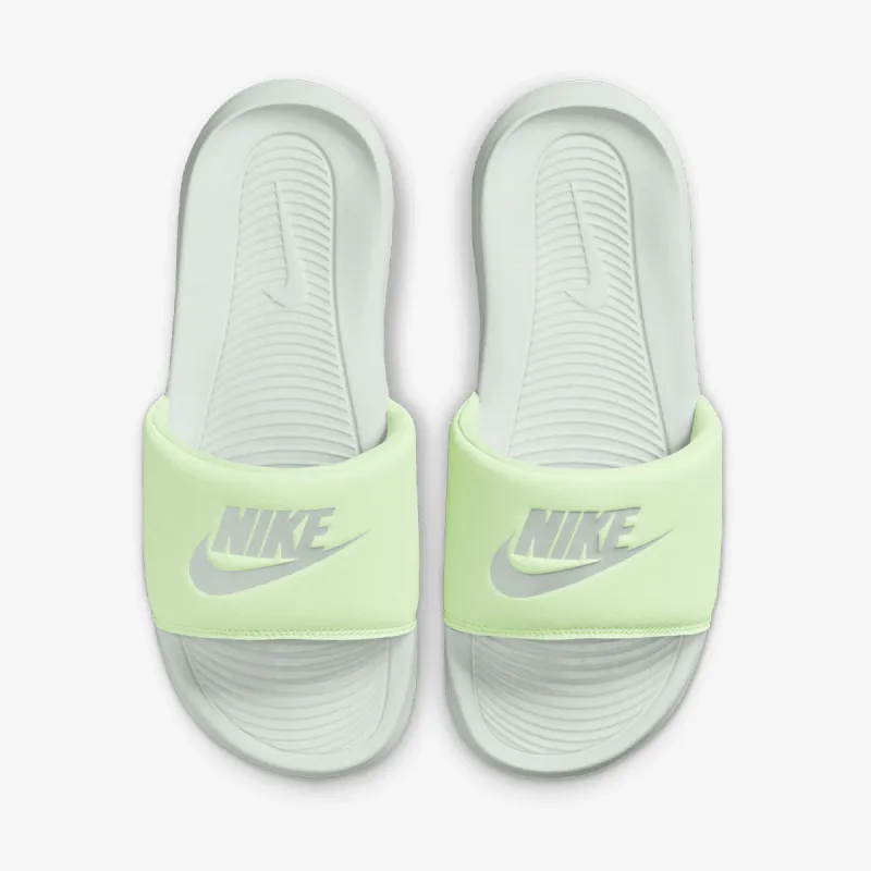 Nike Victori One 
