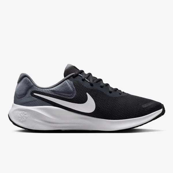 Nike Revolution 7 