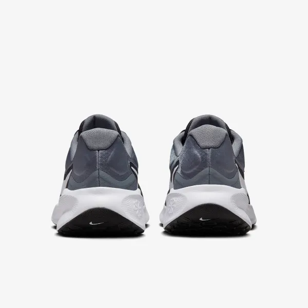 Nike Revolution 7 