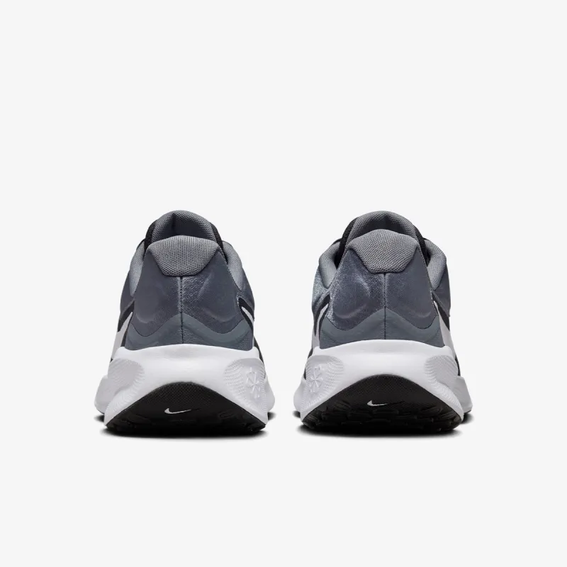 Nike Revolution 7 