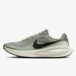 Nike NIKE REVOLUTION 8 