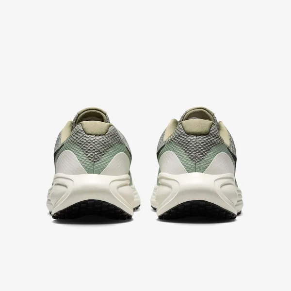 Nike NIKE REVOLUTION 8 