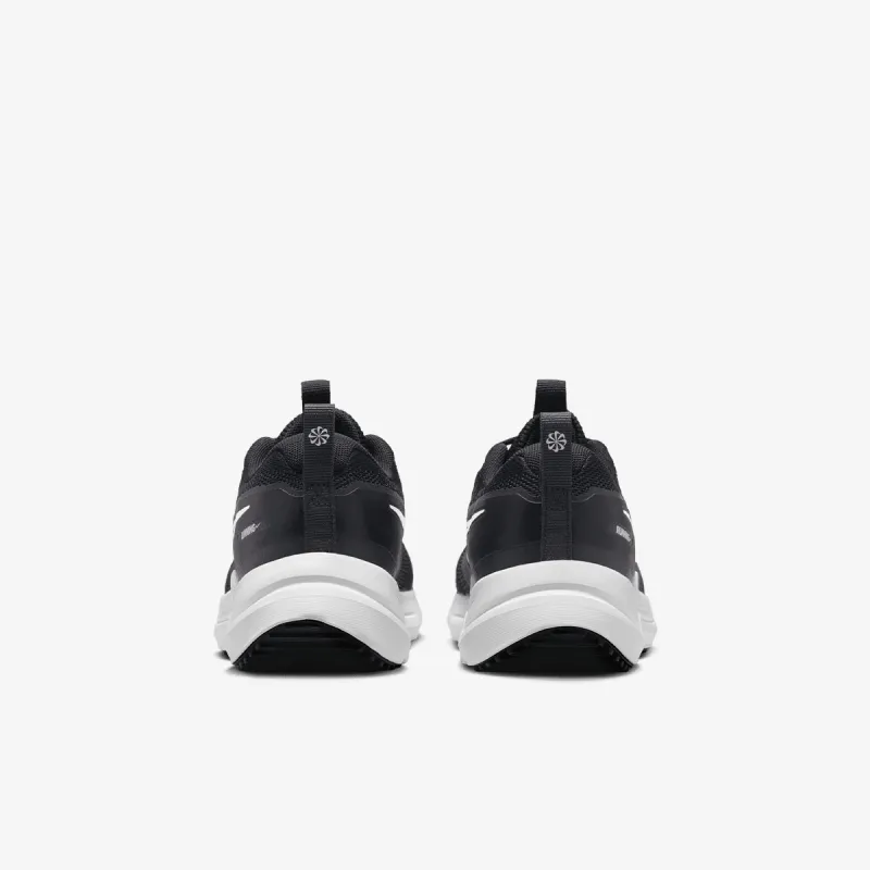 Nike Cosmic Runner 