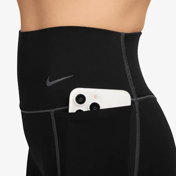 Nike Universa 