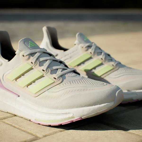 adidas ULTRABOOST LIGHT W 