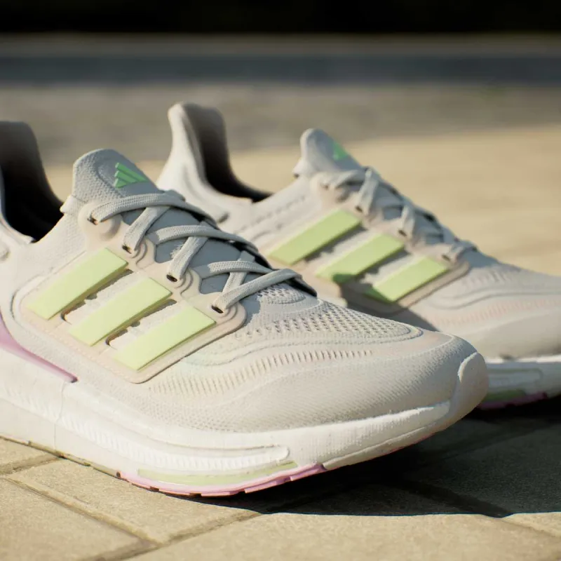 adidas ULTRABOOST LIGHT W 