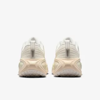 Nike W NIKE VOMERO PLUS ESS 