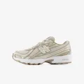New Balance K 740 